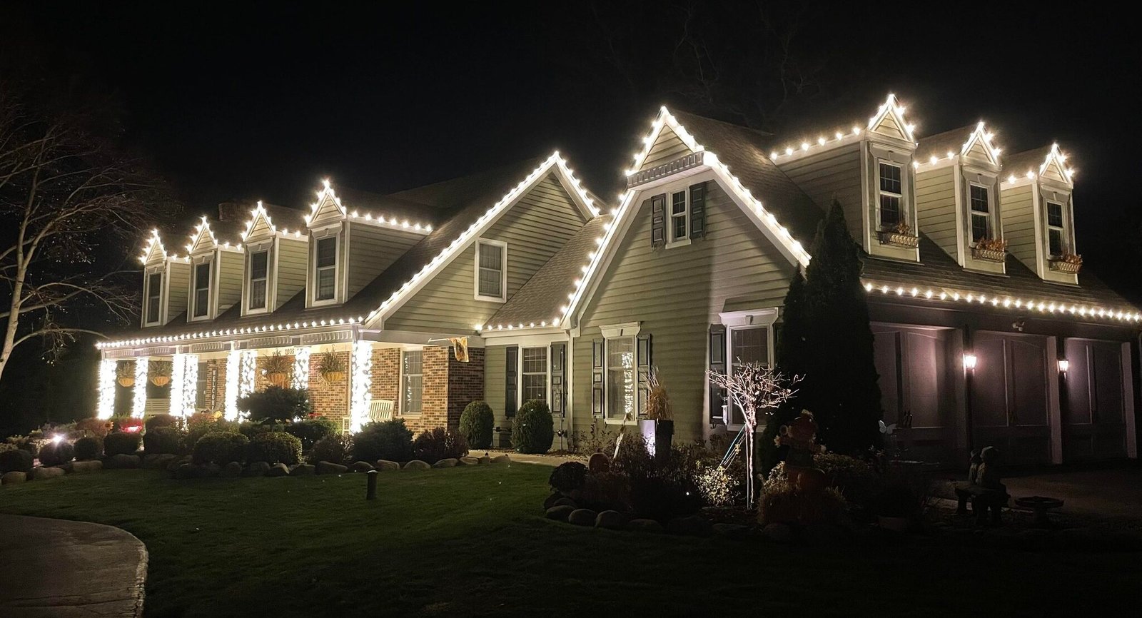 How to Spot a Bad Holiday Light Installation | Professional Tips